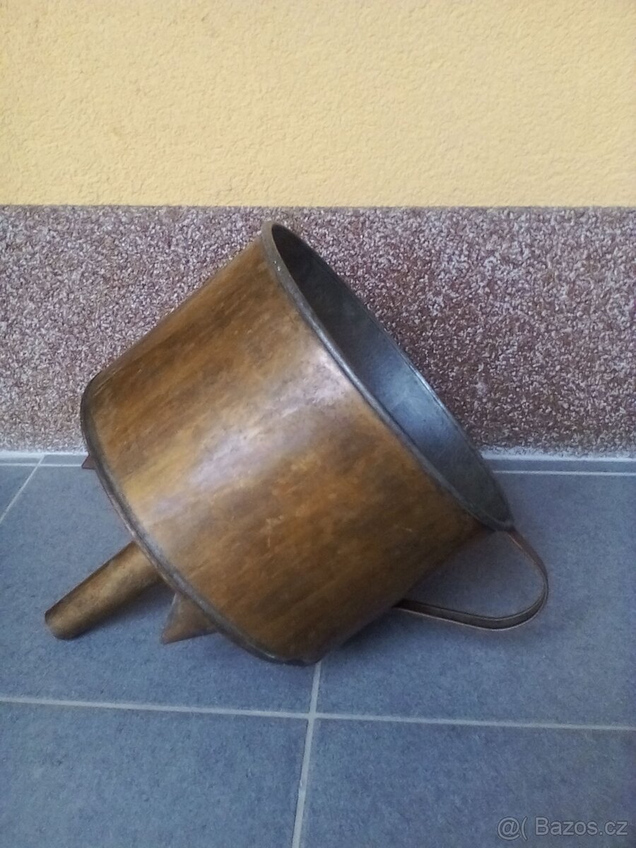 nálevka na víno do sudů - 2