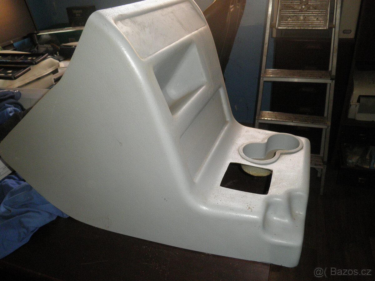 VW T4 STŘEDOVÝ PANEL - 2