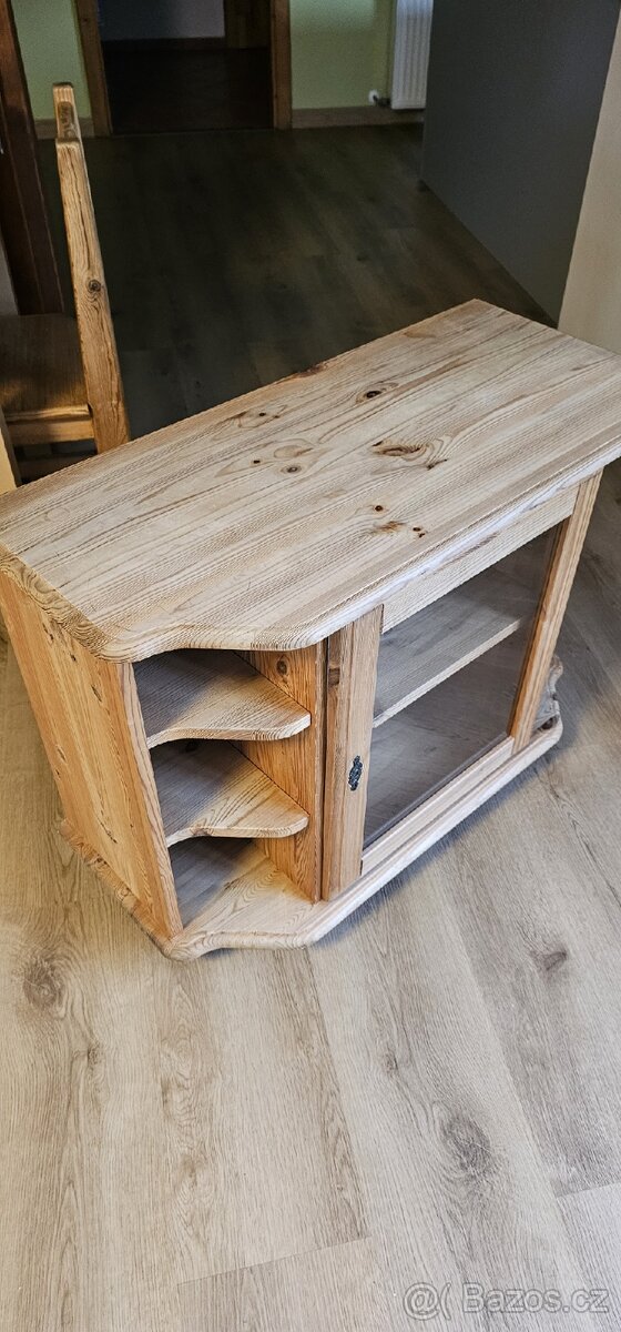 Prodám dřevěnou skříňku - 2