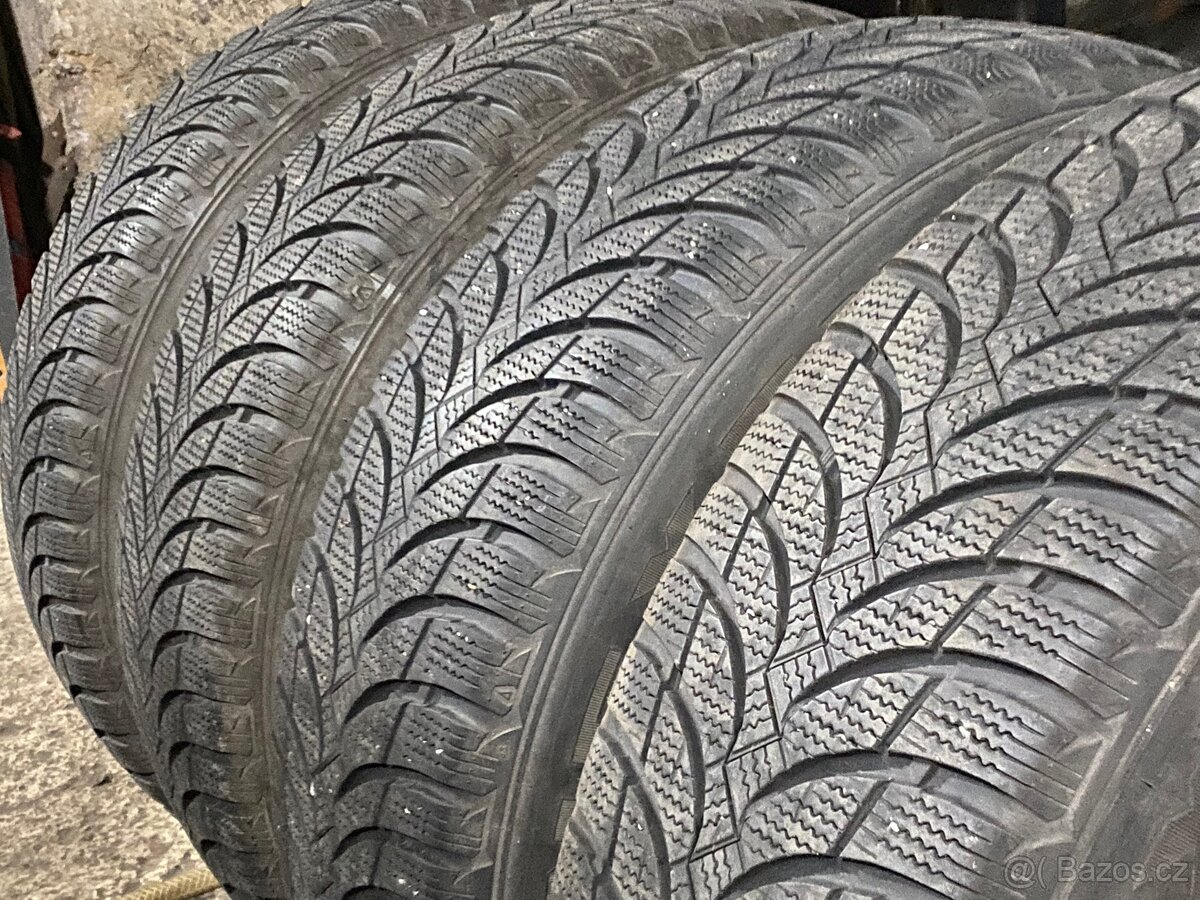 Zimní pneu Nexen 215/70 R16 100T - 2