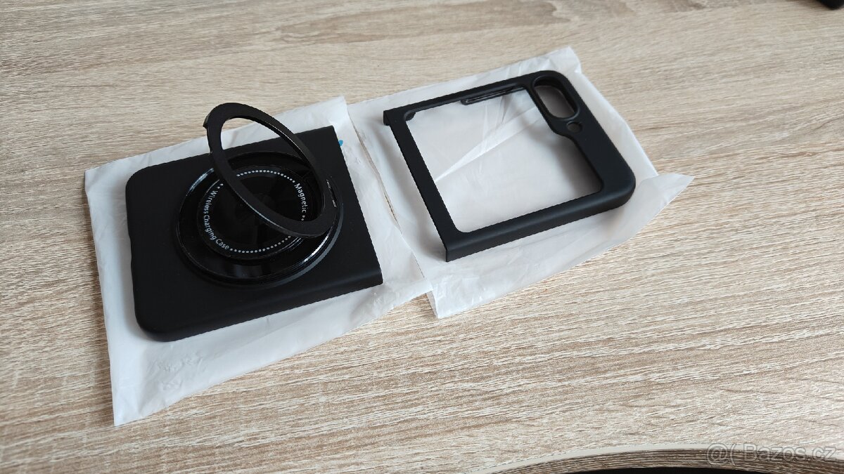 Pevný magnetický kryt Samsung Galaxy Z flip 5 - 2