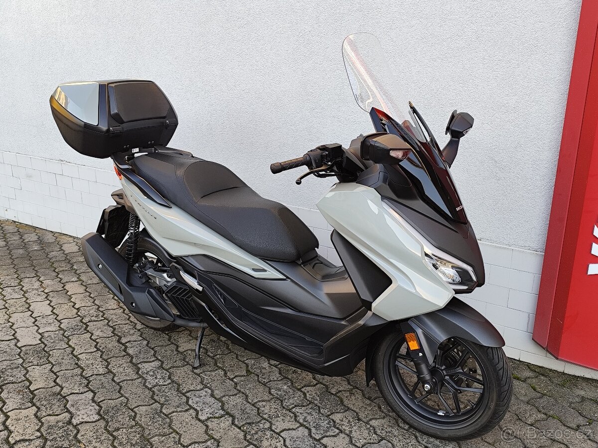 HONDA Forza 125 ČR 6200km, do provozu 2025 - 2