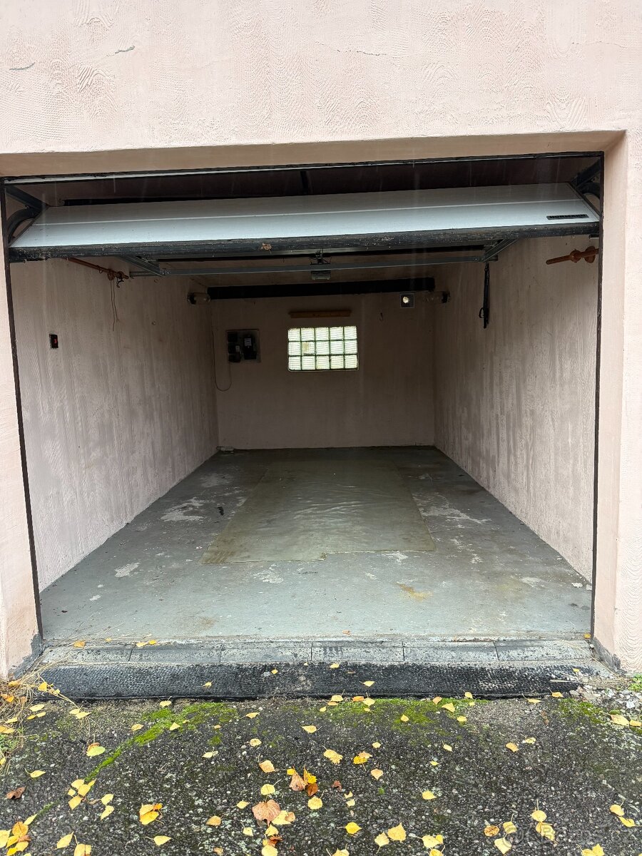 Garáž- pronájem, Borohrádek - 2