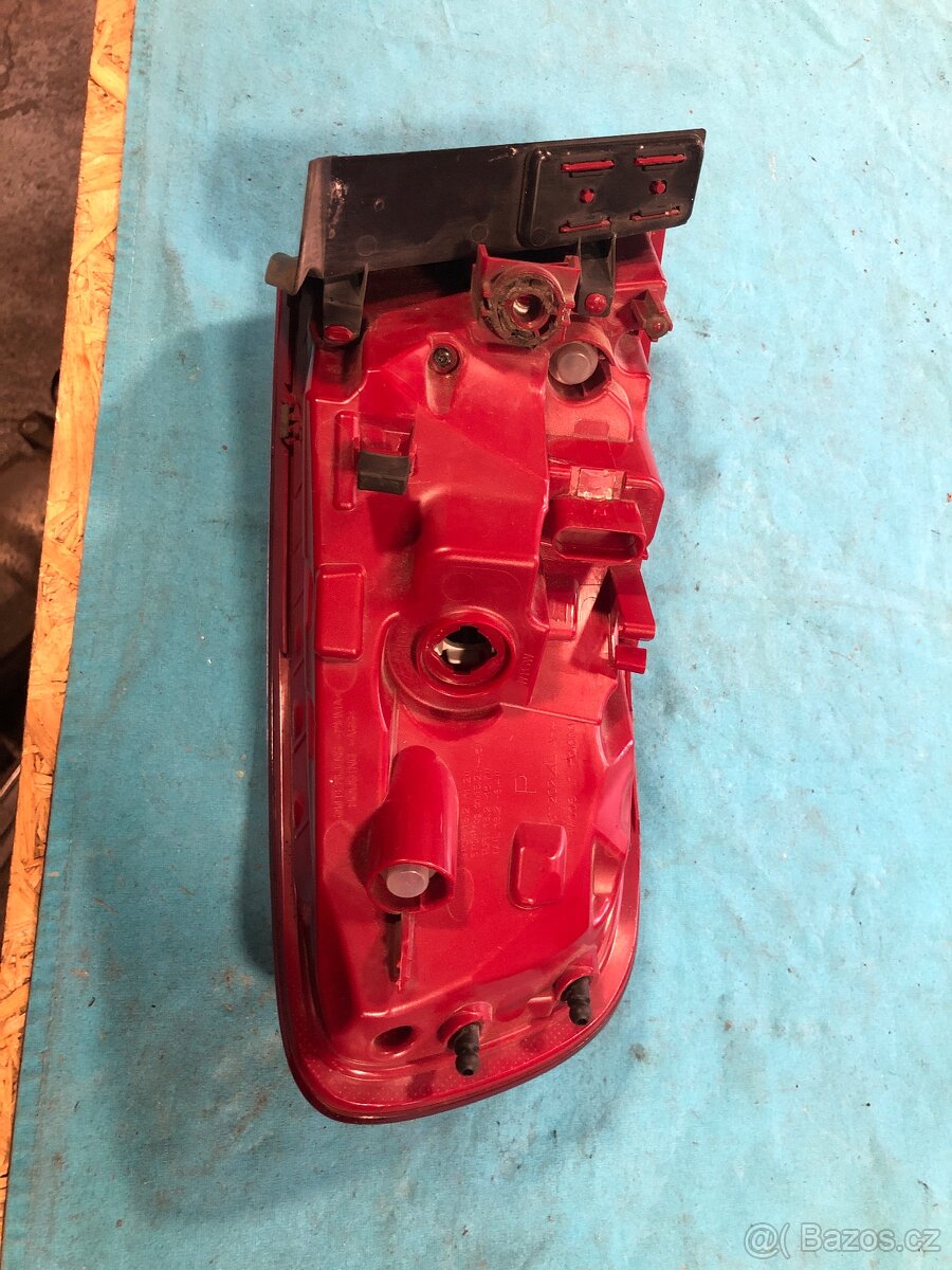 Zadní pravá lampa Audi A4 8k9 avant - 2