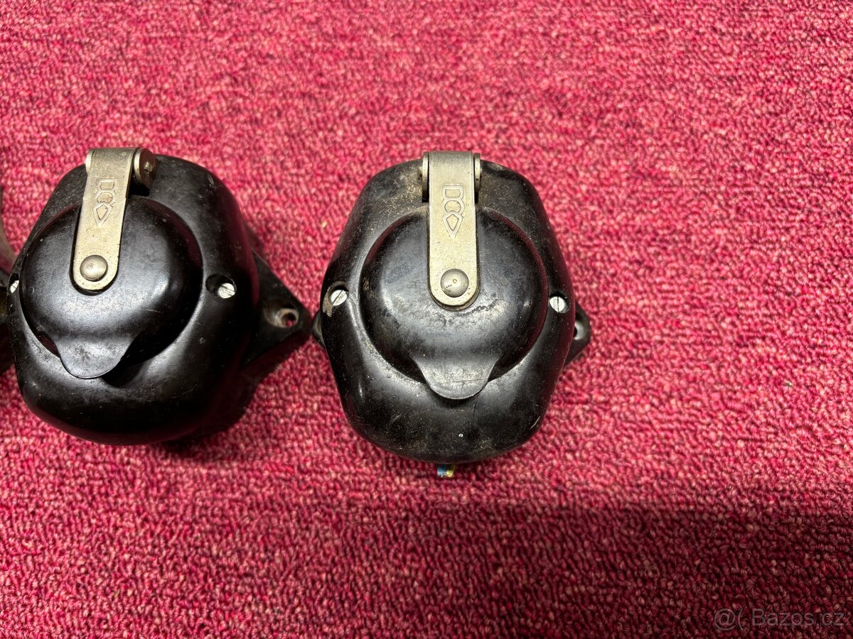 Staré bakelitové zásuvky - 2