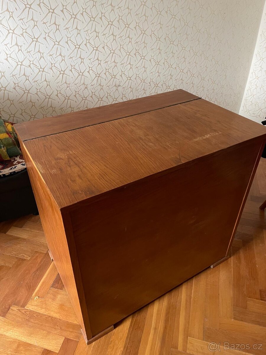 Zachovalý peřiňák, celodřevěný - 2