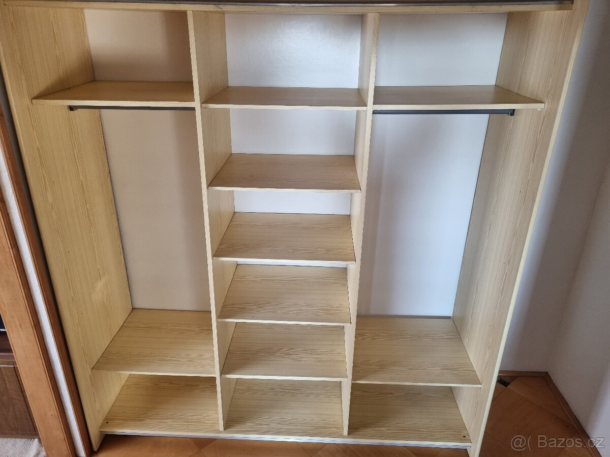 Prodám velkou skříň - 2