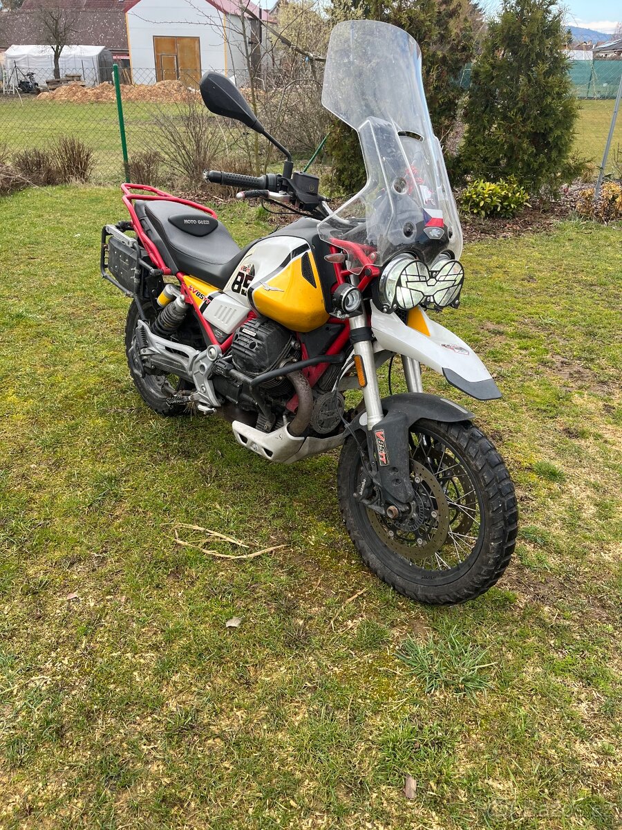 Moto Guzzi V85TT - 2