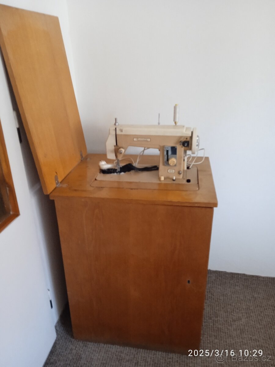 Skříňový šicí stroj Lucznik - 2