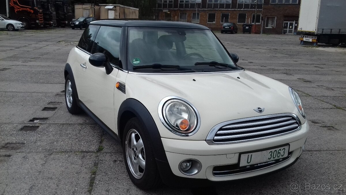 MINI COOPER R56 1,6L 2009 130t.km najeto panorama - 2