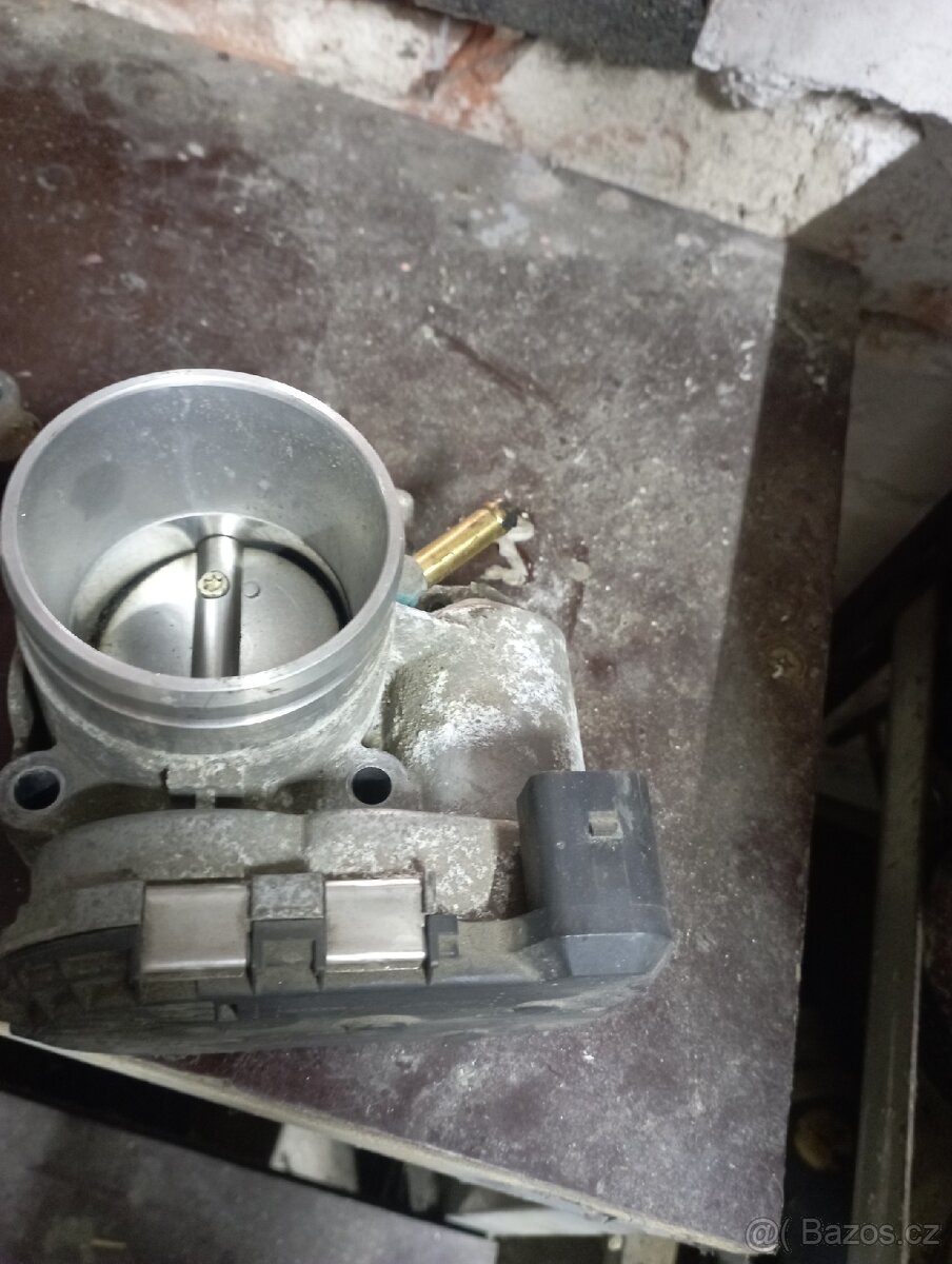 VW Golf IV škrtící klapka a AGR ventil - 2