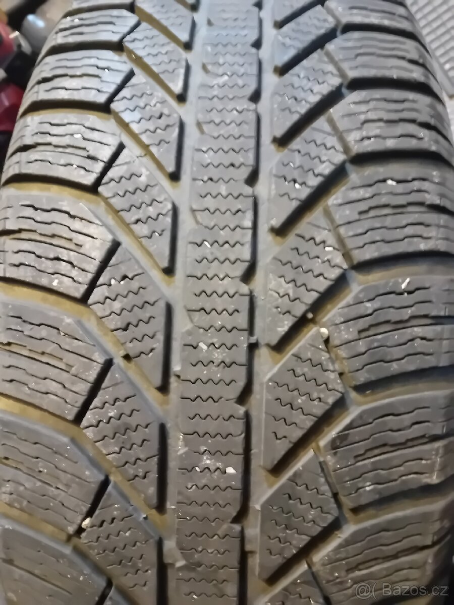 Prodám Sadu pneu 215/60/17 Zimni Semperit - 2