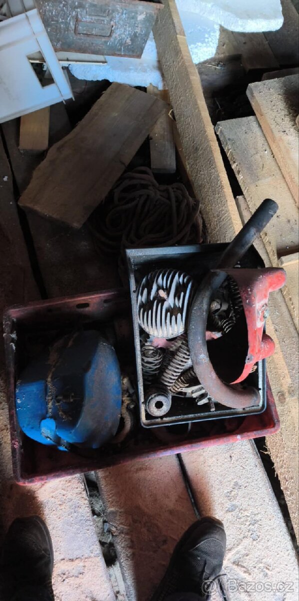 Dobrý den prodám mix dílů na značku jawu 250 kýváčku - 2