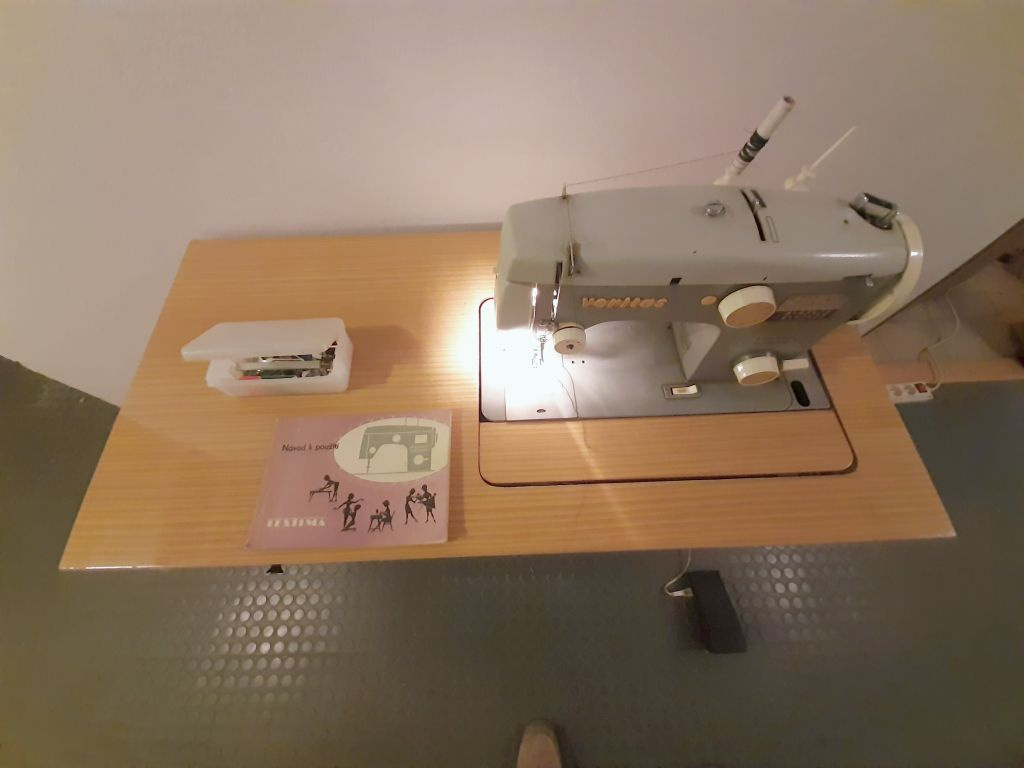 Šicí stroj Veritas Programm Automatic se stolkem - 2