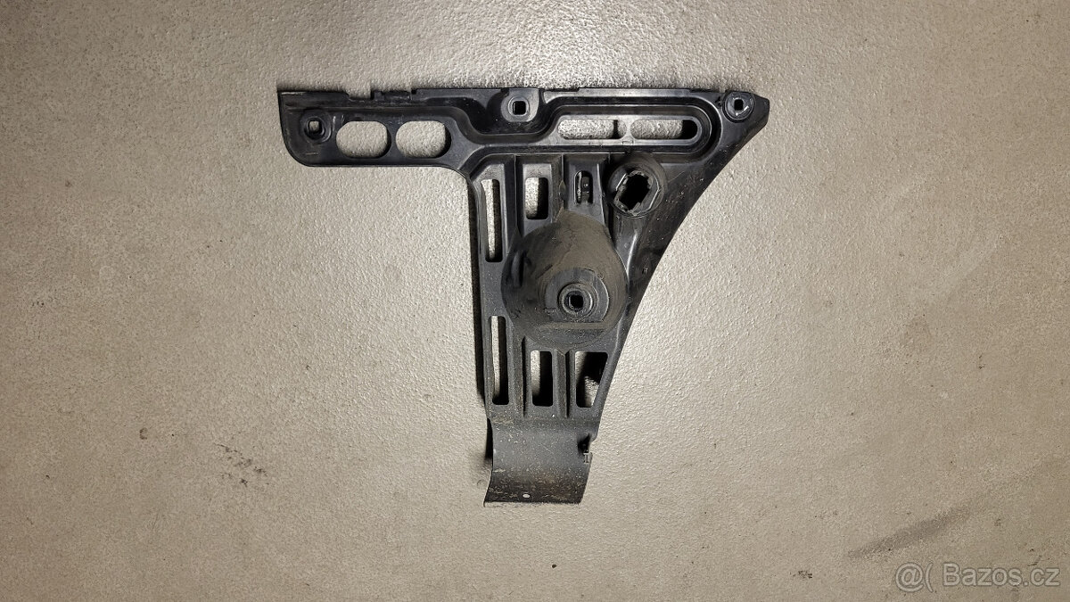 Prodám levý držák zadního nárazníku pro BMW E63, E64 - 2