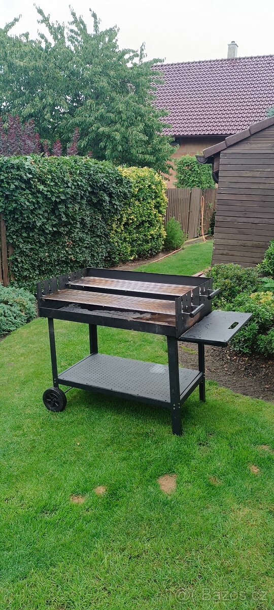 Velký zahradní grill - 2