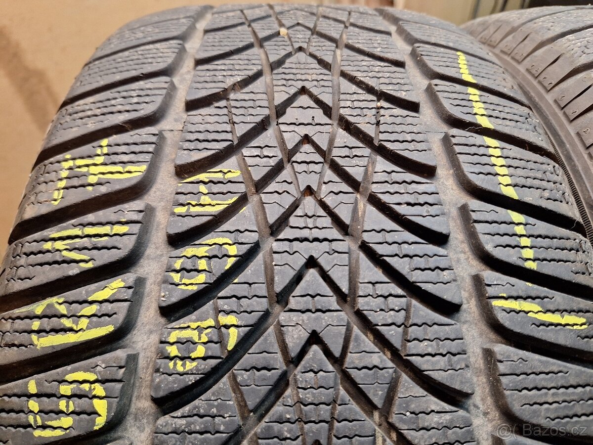 Prodám zimní pneu 245/45/17 Dunlop - 2