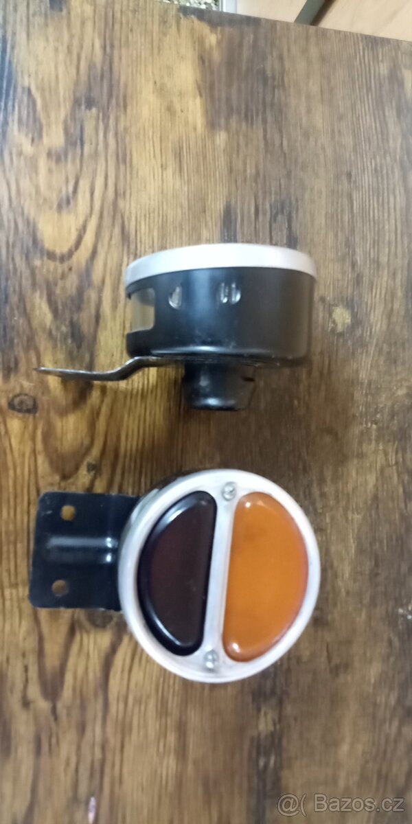 Nová zadní světla originál Tatra, Praga. - 2