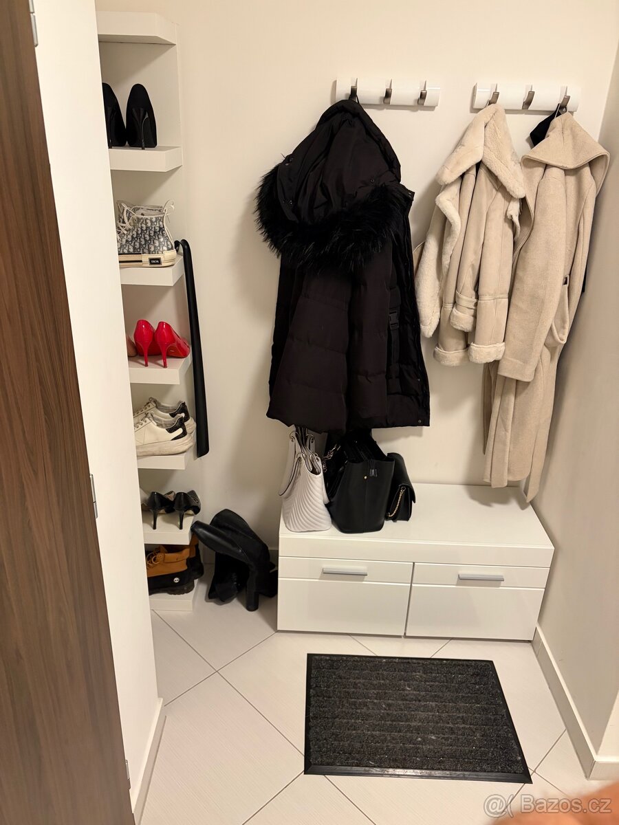 Botník / lavice do předsíně – bílý lesk - 2