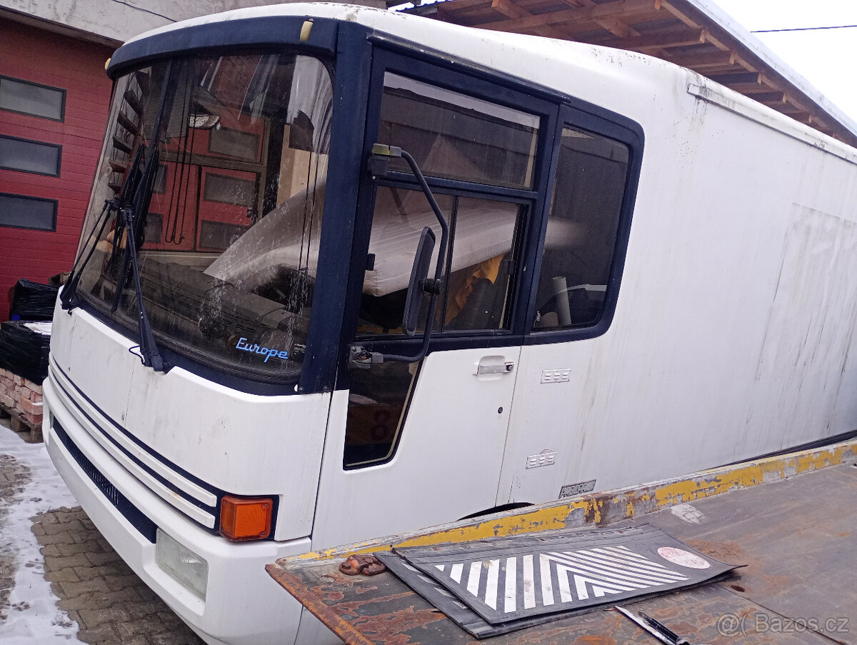 Obytný automobil - speciál Renault. - 2