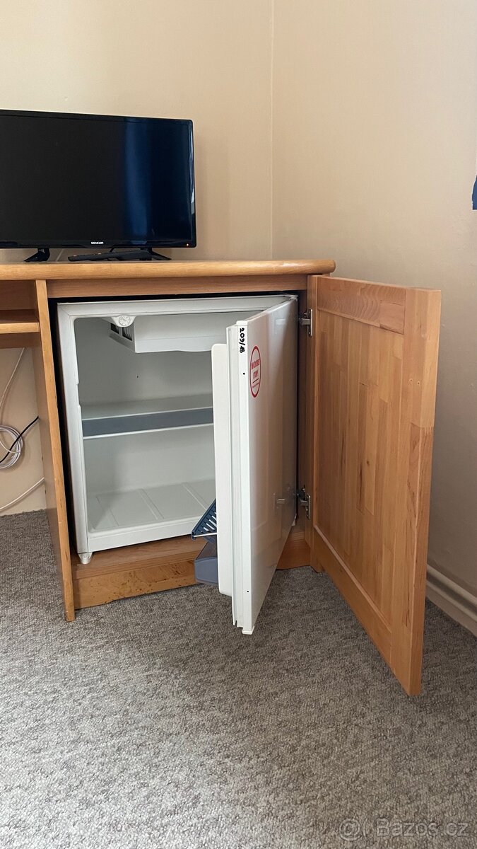 Pěkný psací stůl - 2