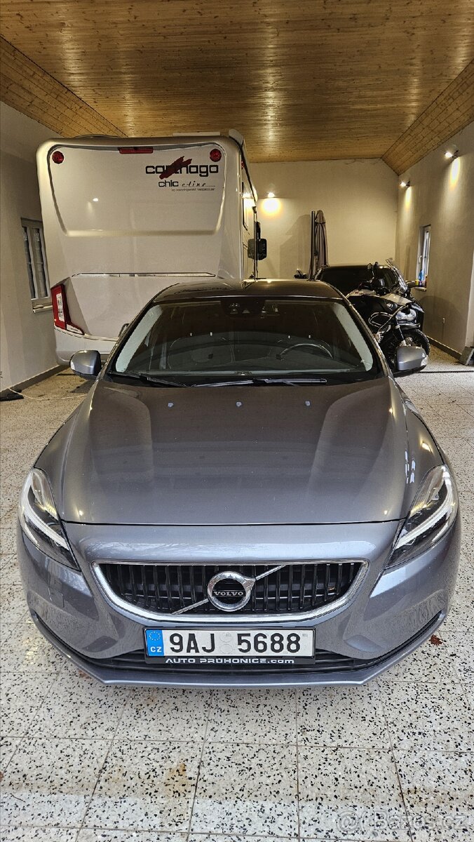 Volvo v40 - 2