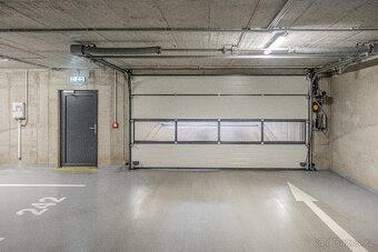 garážové stání Harfa P9 - 2