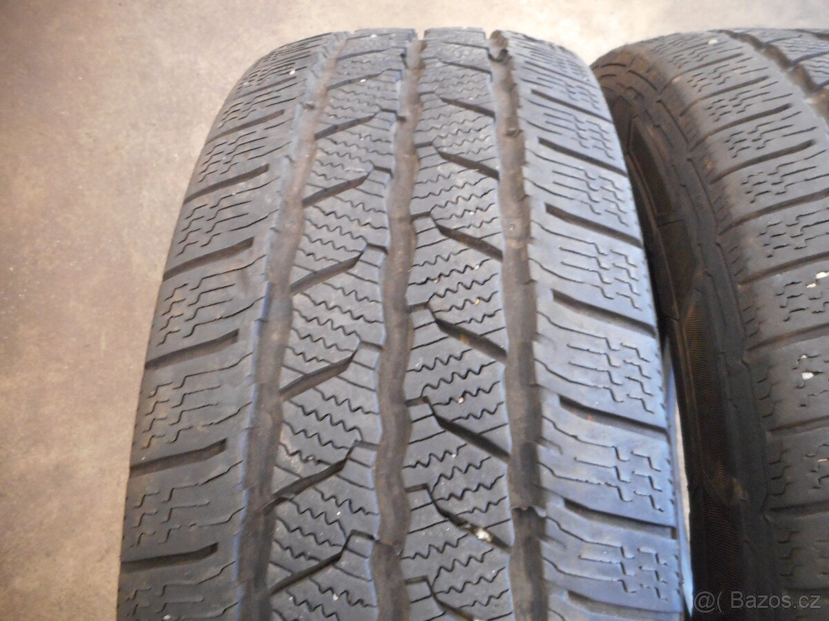 215/60R17C - 2