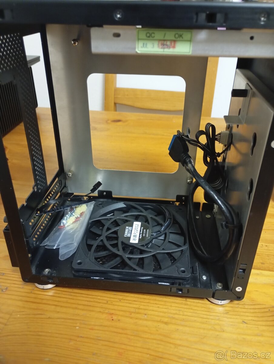 Hliníková ITX PC skřín Lian-Li PC-Q21+nový 12cm slim ventilá - 2