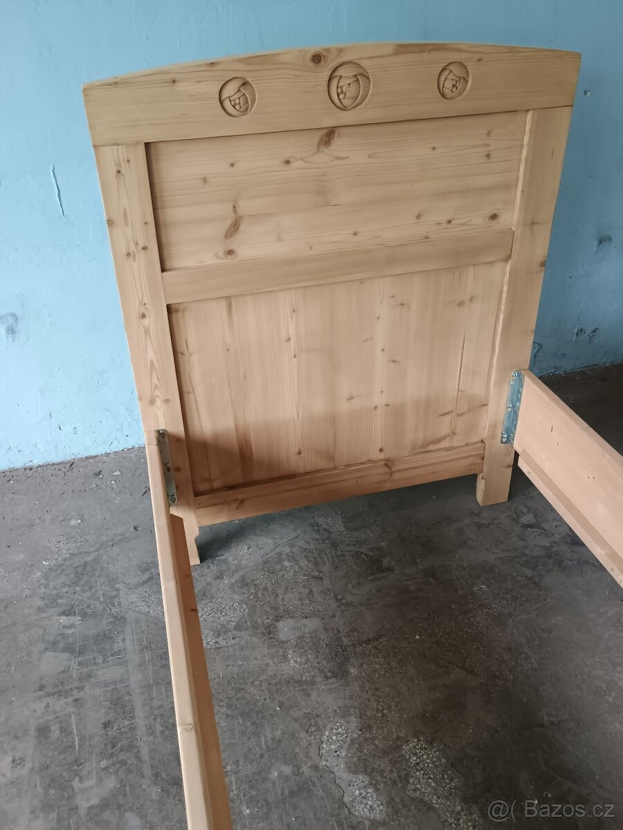 stará smrková postel - 2