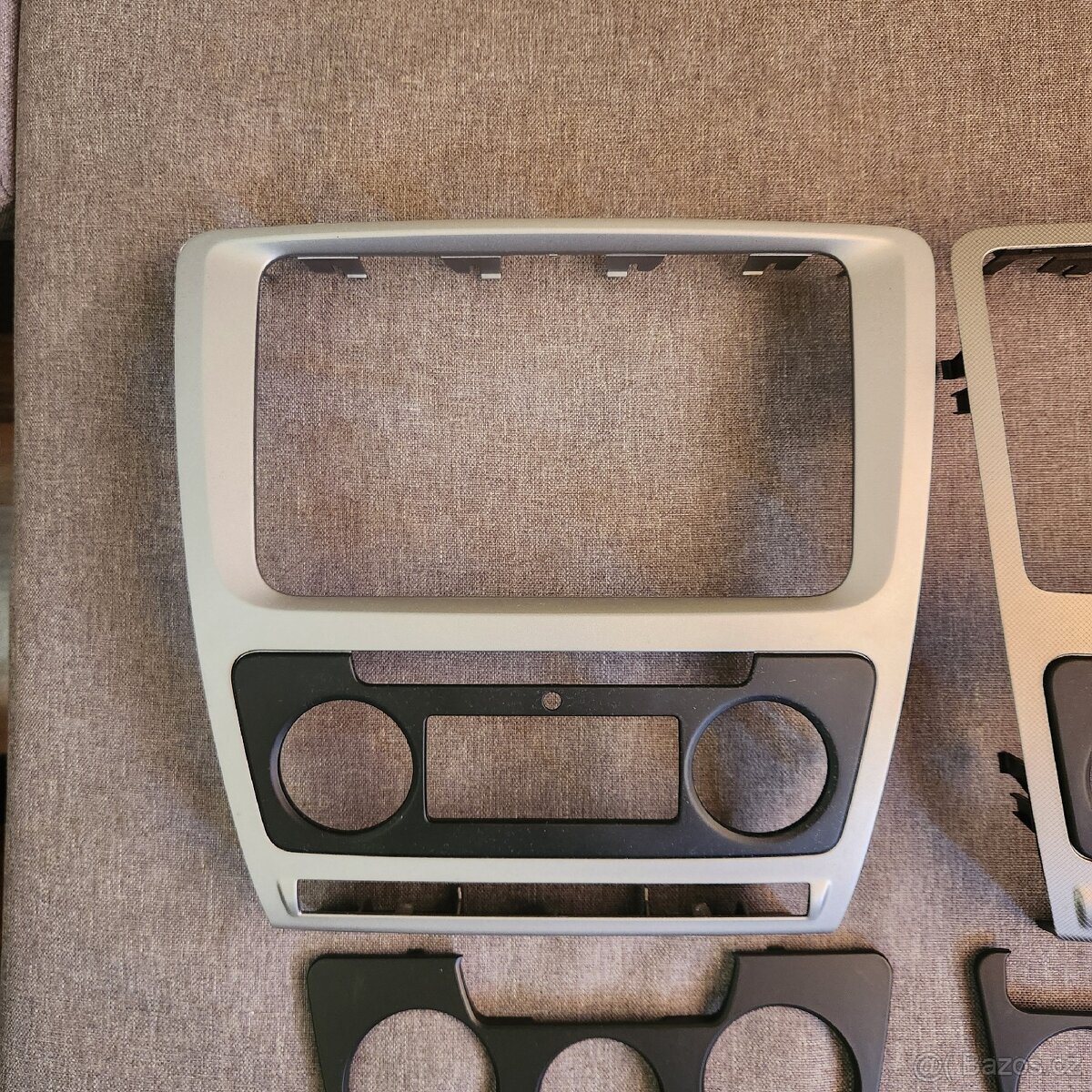 RÁMEČEK AUTORADIO SKODA OCTAVIA II - 2