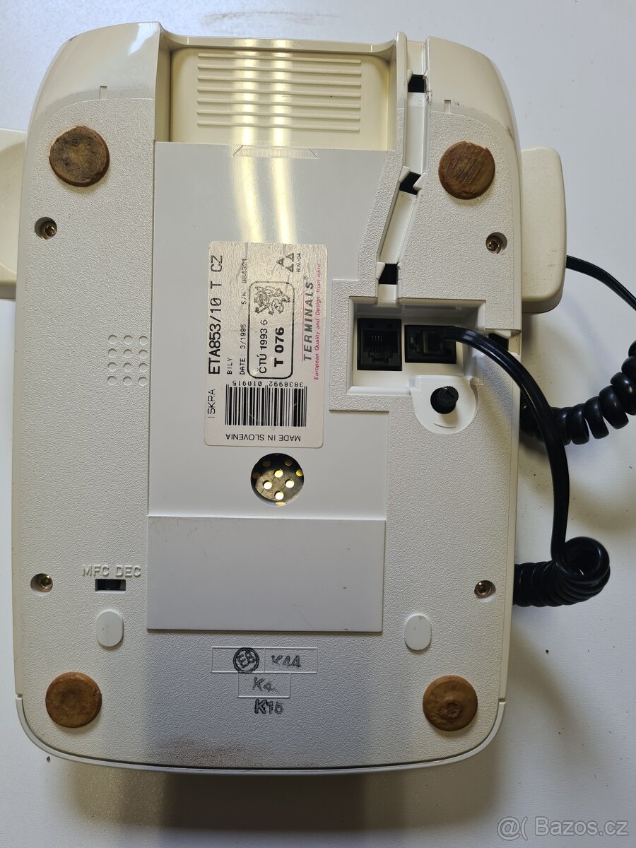 Retro tlačítkový telefon - 2