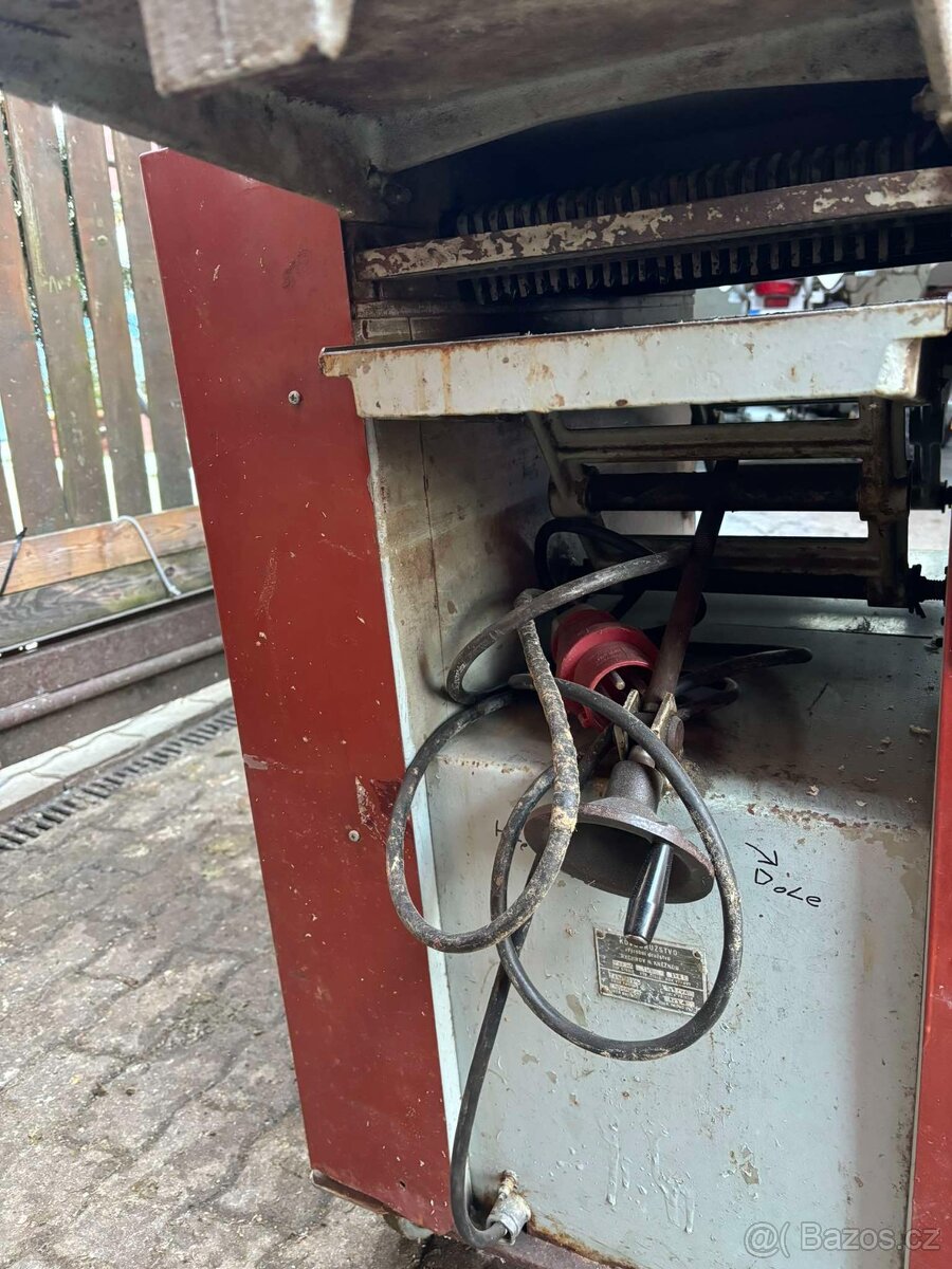 Hoblovka KDR 310 a hoblík. - 2