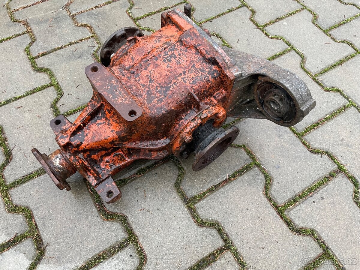 Prodam dily na BMW e30 - 2