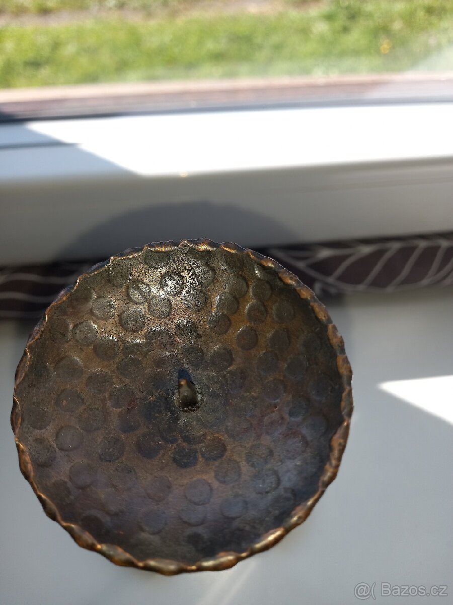 Svícen a nástěné svícny. - 2