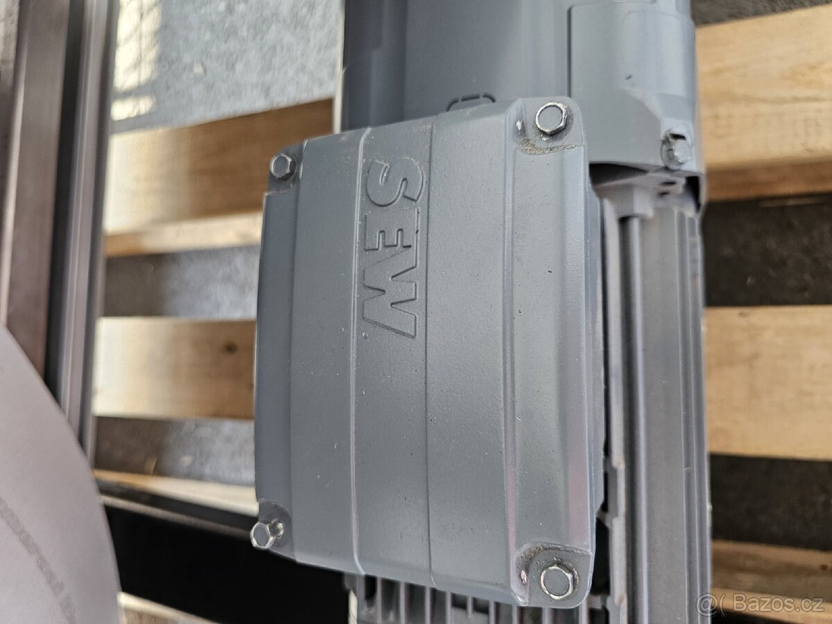 Prodám výtah s motorem a válečky - 2