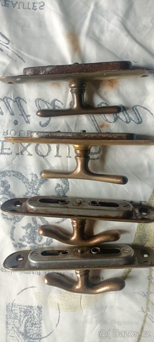 Mosazné kování , rozvorové,na okna. - 2