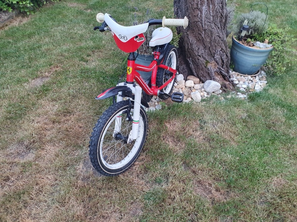 detske kolo cervene 16 ferrari - 2