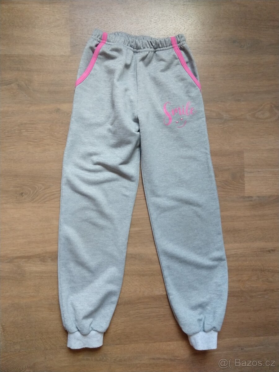 Dívčí tepláky vel. 128 - 2