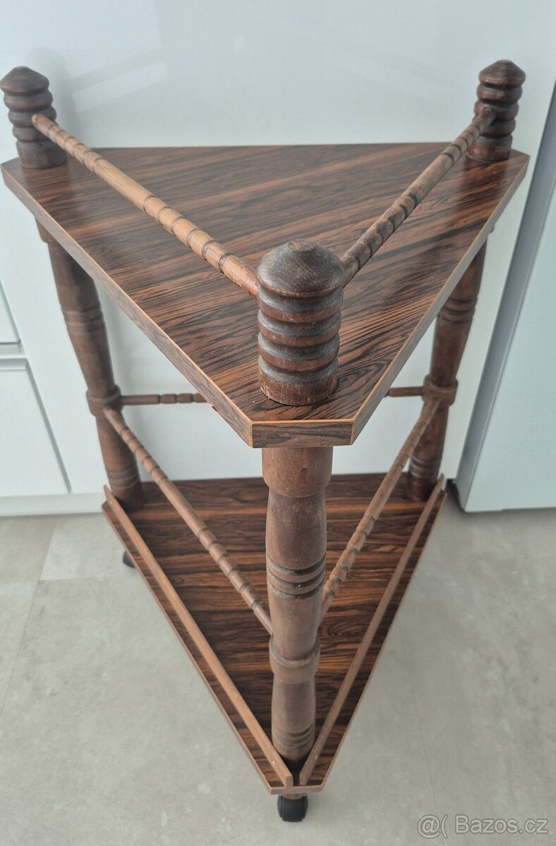 Dřevěný barový stoleček - 2