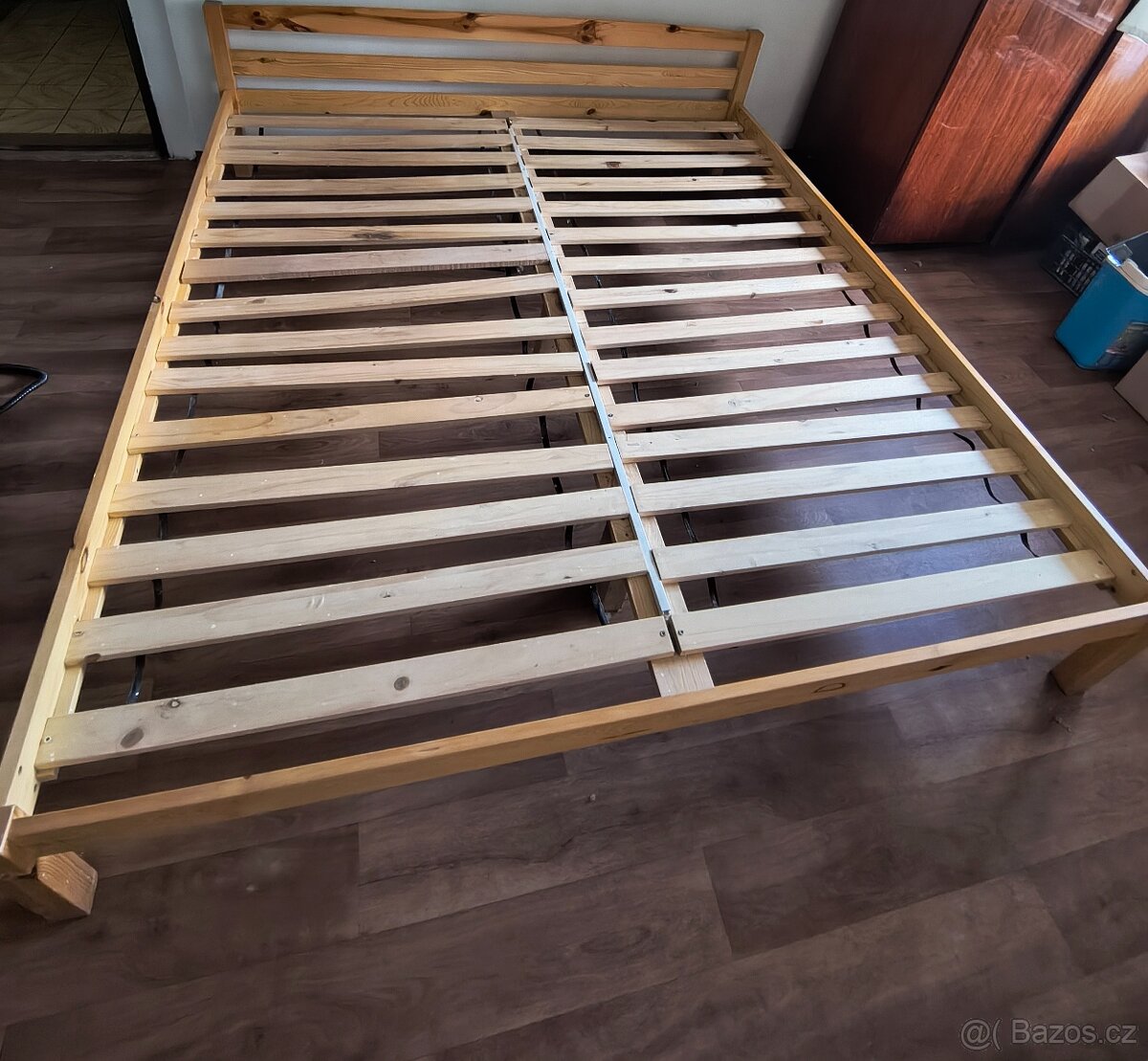 Dřevěná postel s roštem - 2