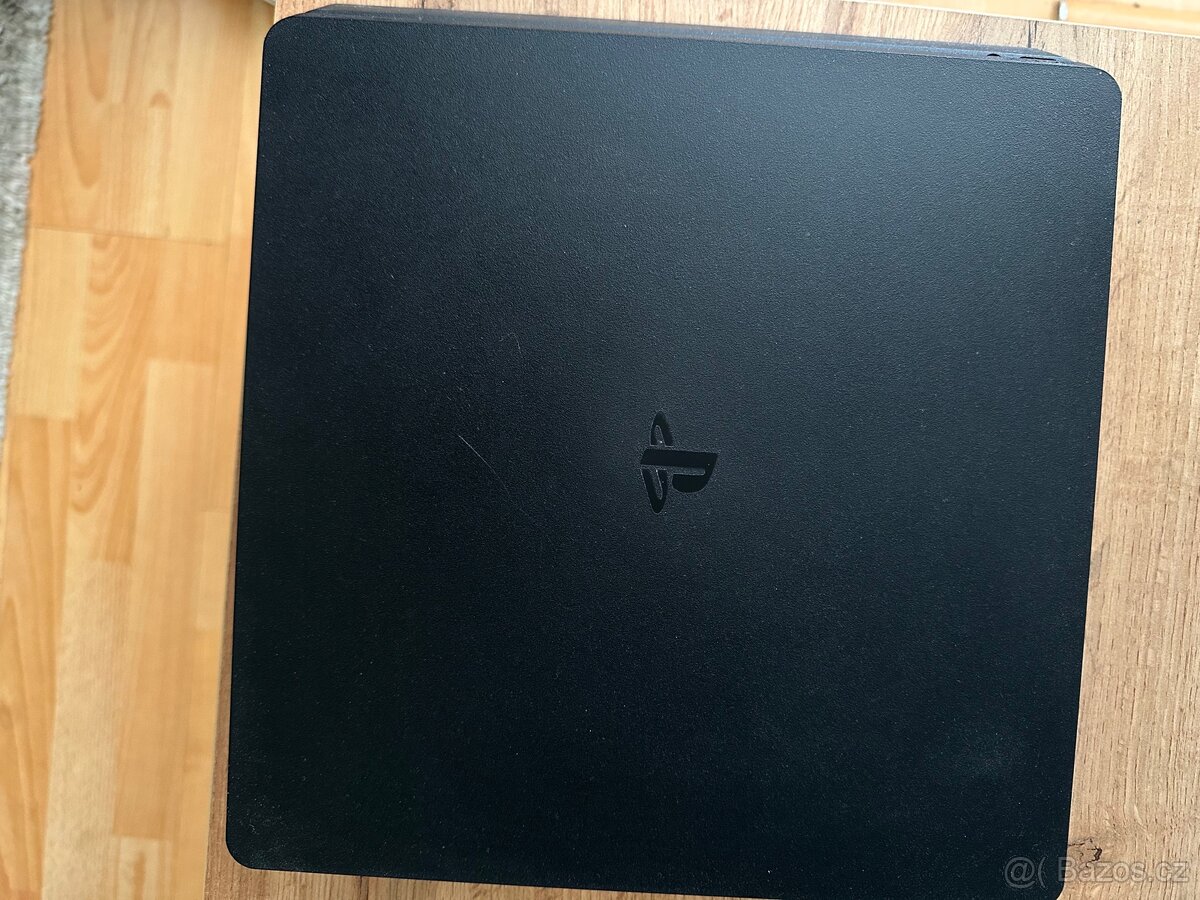 PlayStation 4 Slim - 2