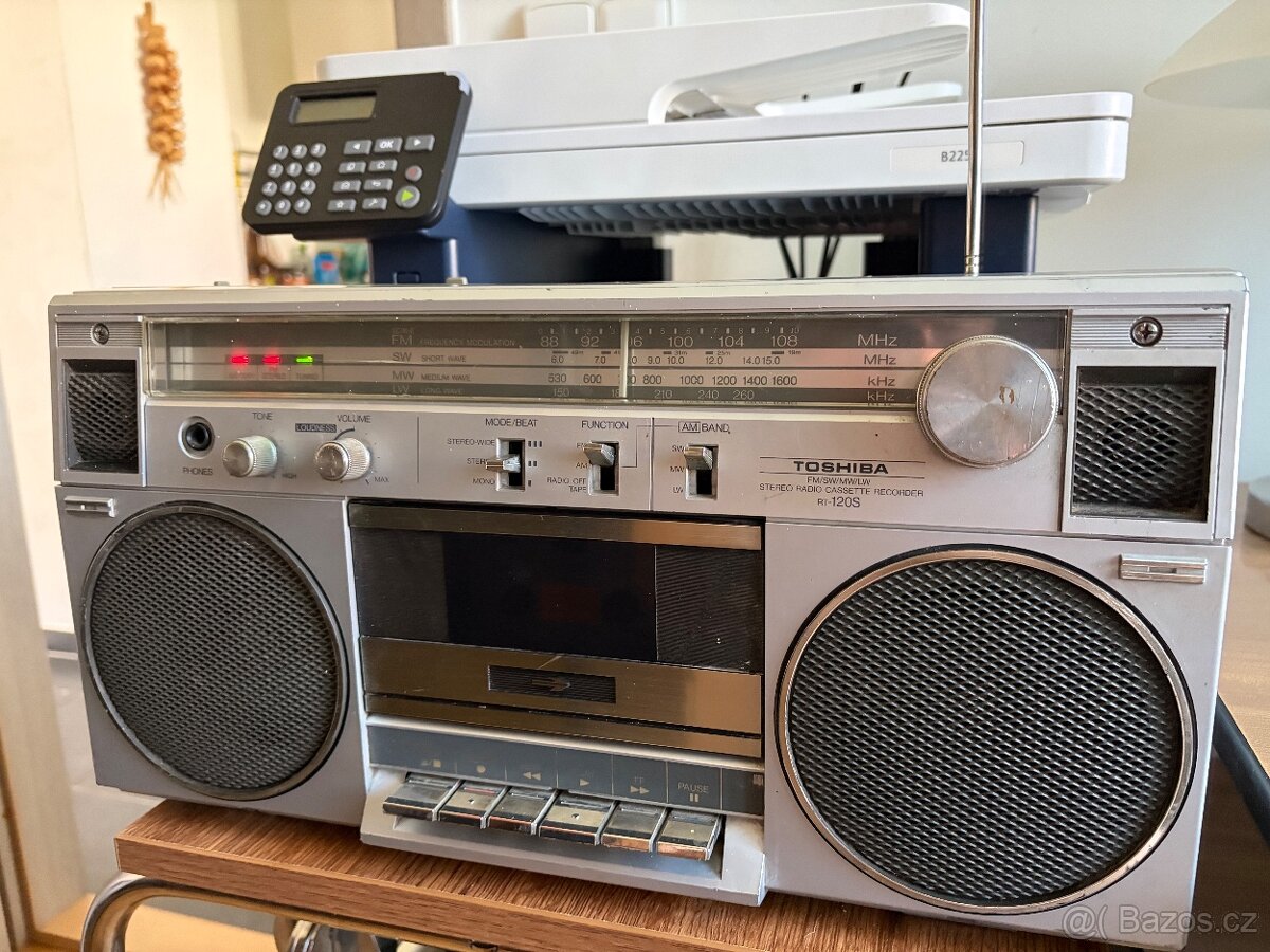 Radiomagnetofon toshiba - 2