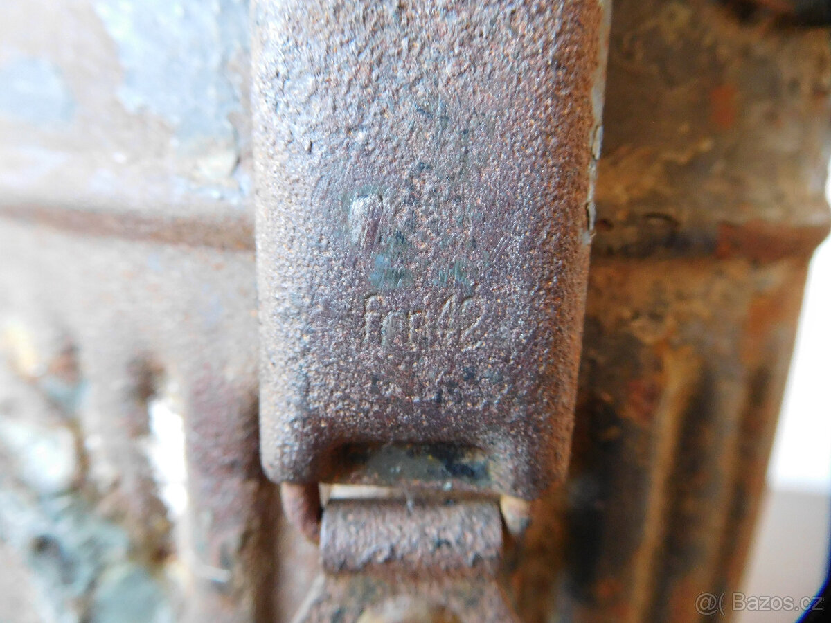 NĚMECKÉ POUZDRO NA PLYNOVOU MASKU - 1942 - NA MOTO - 2