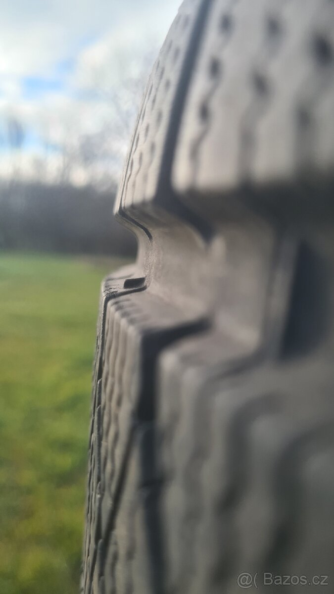 Zimní pneu 235/55 R17 - 2