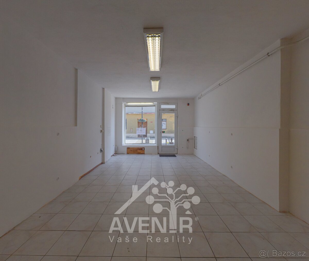 Exkluzivní Nabídka - Prodejna na pěší zóně v Hodoníně - 2