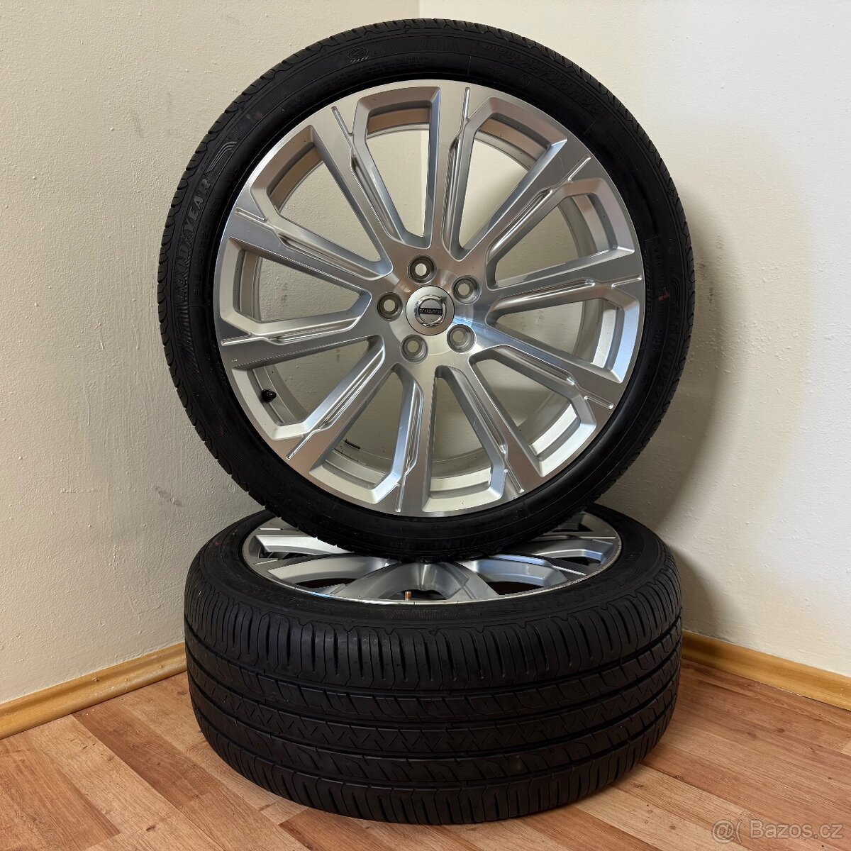 VOLVO V90 5x108 R20 ET42,5+LETNÍ 245/40R20 7,5mm - 2