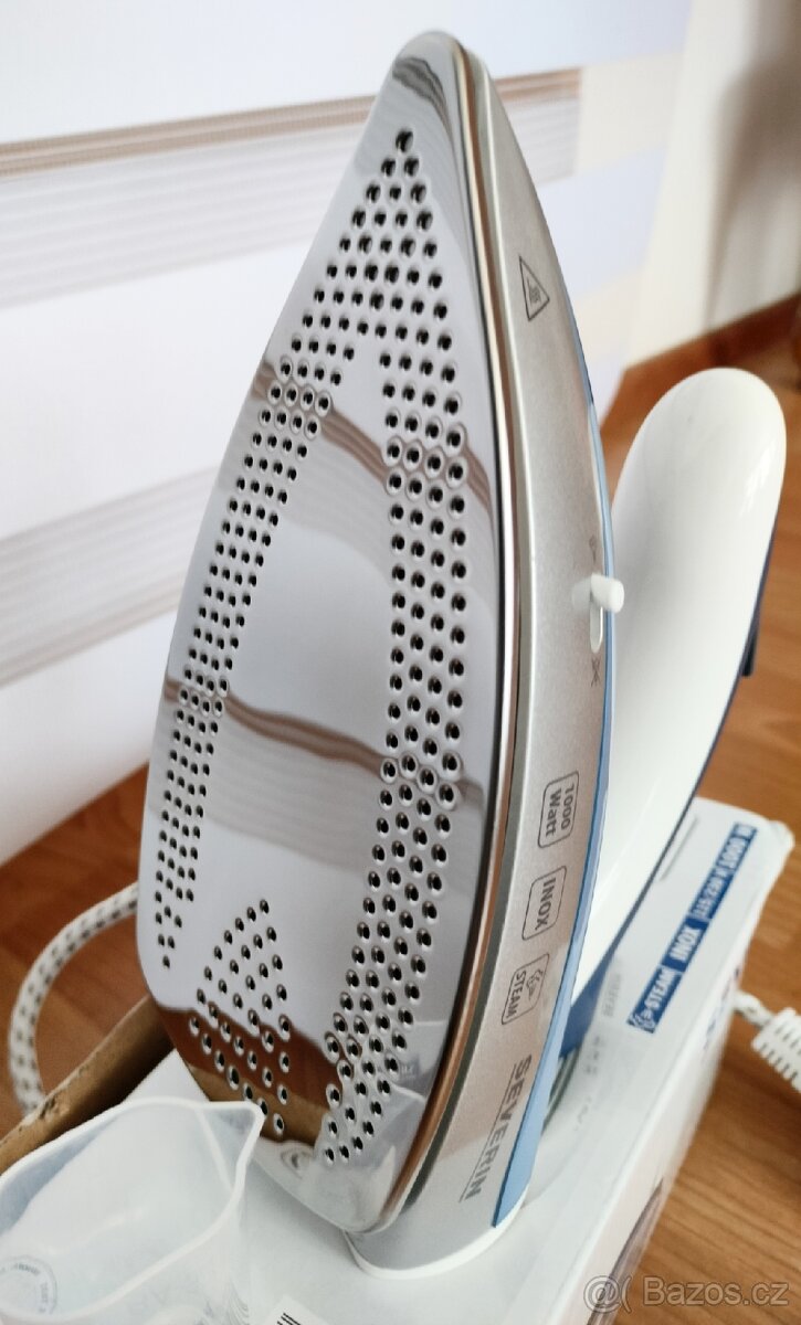Cestovní napařovací žehlička Severín - 2