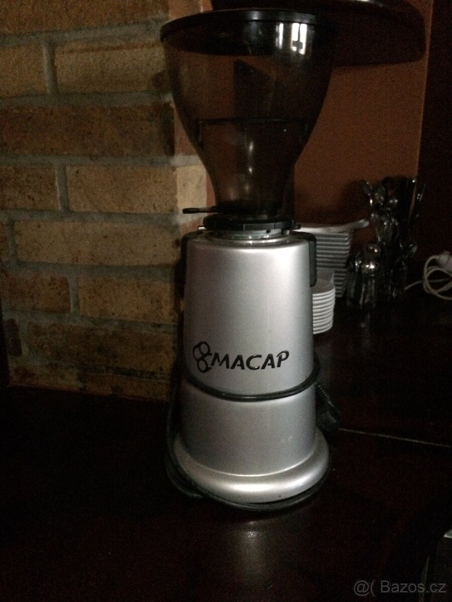 Mlýnek na kávu Macap M5D - 2