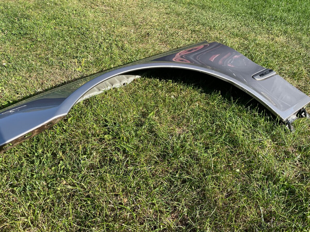 Mercedes W211 blatník - barva 723 - 2